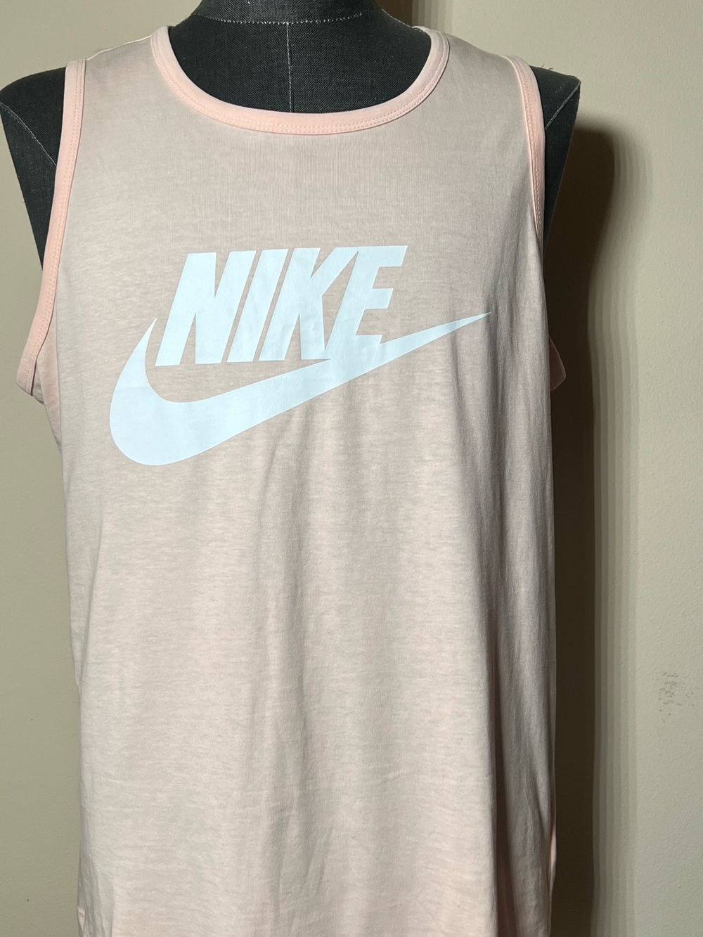 Nike men's “Barrys Boot Camp” tank top light pink M